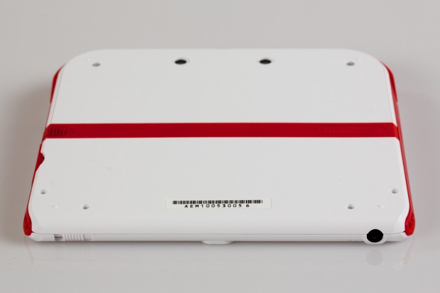 Der Nintendo 2DS von unten